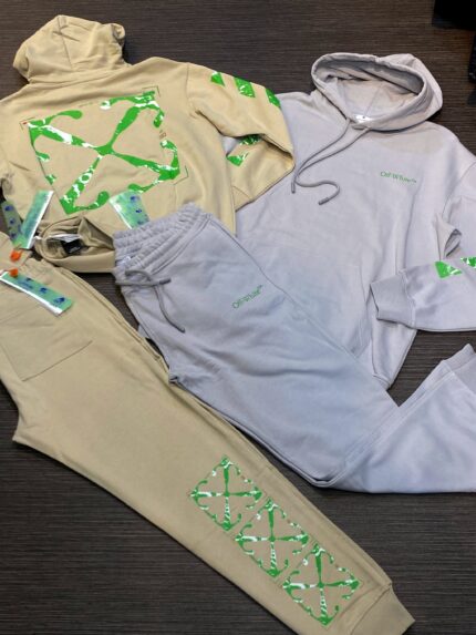 Ensemble jogging off white back logo